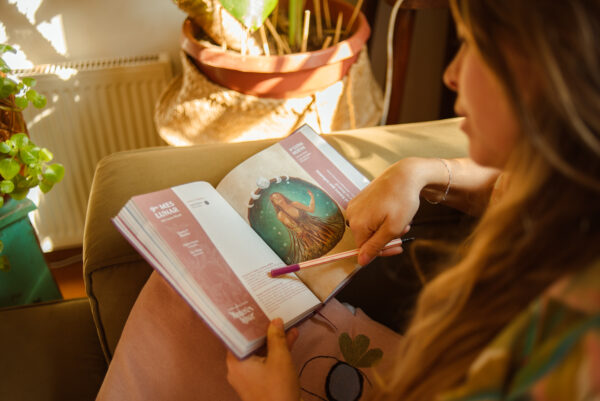 Promo Especial · Agenda Mujeres Luna 2026 + Marcapáginas regalo