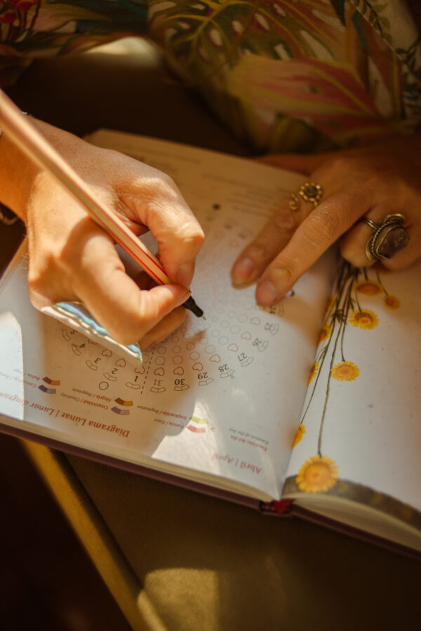 Promo Especial · Agenda Mujeres Luna 2026 + Marcapáginas regalo